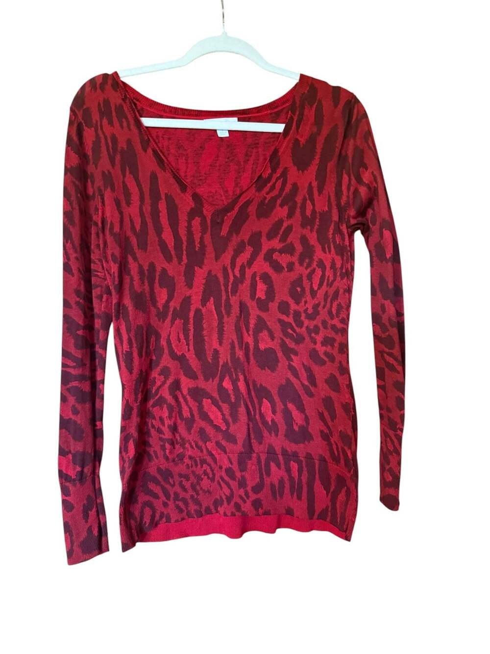 New York & Company Red Animal Print V-Neck Long Sleeve Sweater